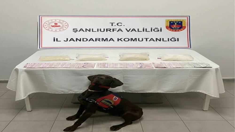 Şanlıurfa&rsquo;da 4 kilogram uyuşturucu ele ge&ccedil;irildi: 3 g&ouml;zaltı
