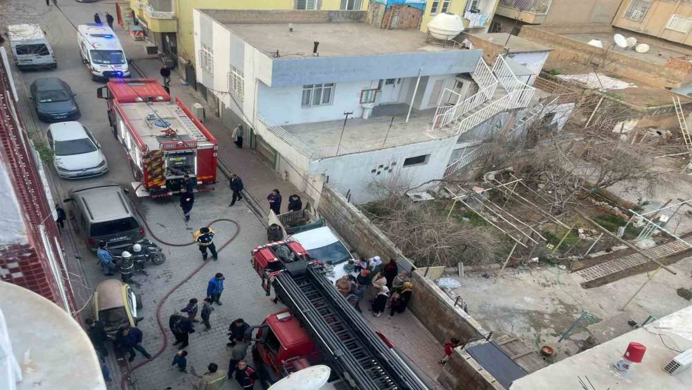 Mardin&rsquo;de apartman dairesinde &ccedil;ıkan yangın s&ouml;nd&uuml;r&uuml;ld&uuml;

