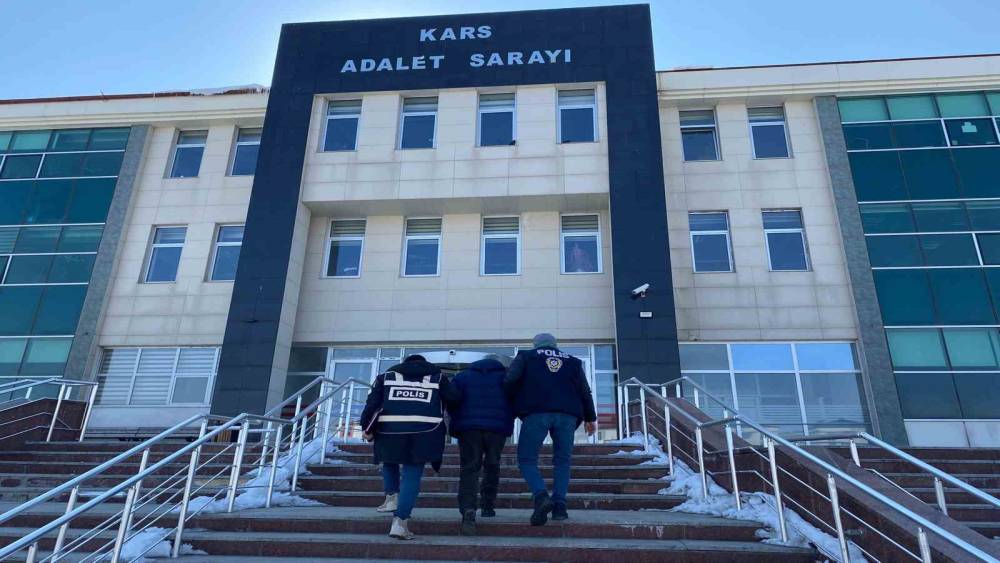Kars&rsquo;ta aranan şahıslara operasyon: 3 h&uuml;k&uuml;ml&uuml; yakalandı
