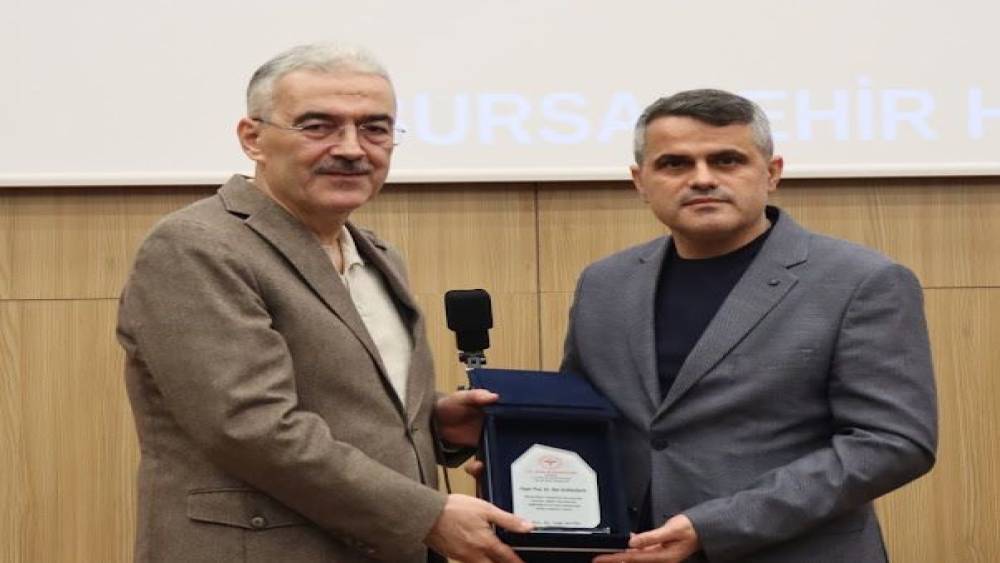 1 yılda 3 bin 766 ameliyat yapan doktora &ouml;d&uuml;l
