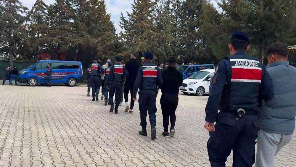 Burdur ve Antalya&rsquo;da "Narko Kapanı" operasyonu: 22 g&ouml;zaltı
