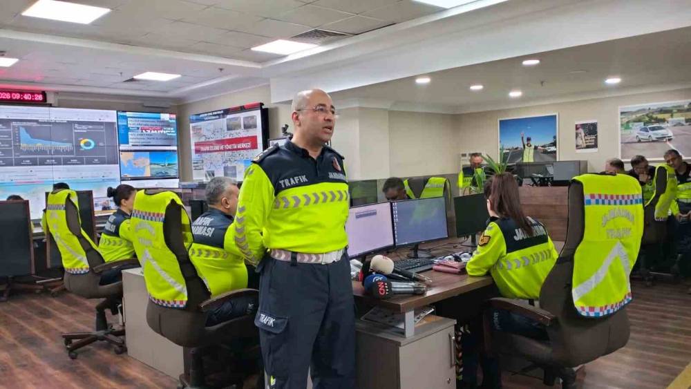 Ankara&rsquo;da jandarmadan bayram &ouml;ncesi helikopterli trafik denetimi
