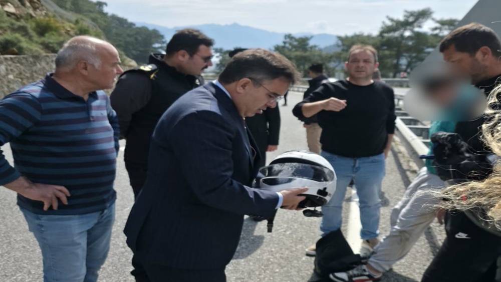 Marmaris &ccedil;ıkışındaki motosiklet kazasında kask hayat kurtardı
