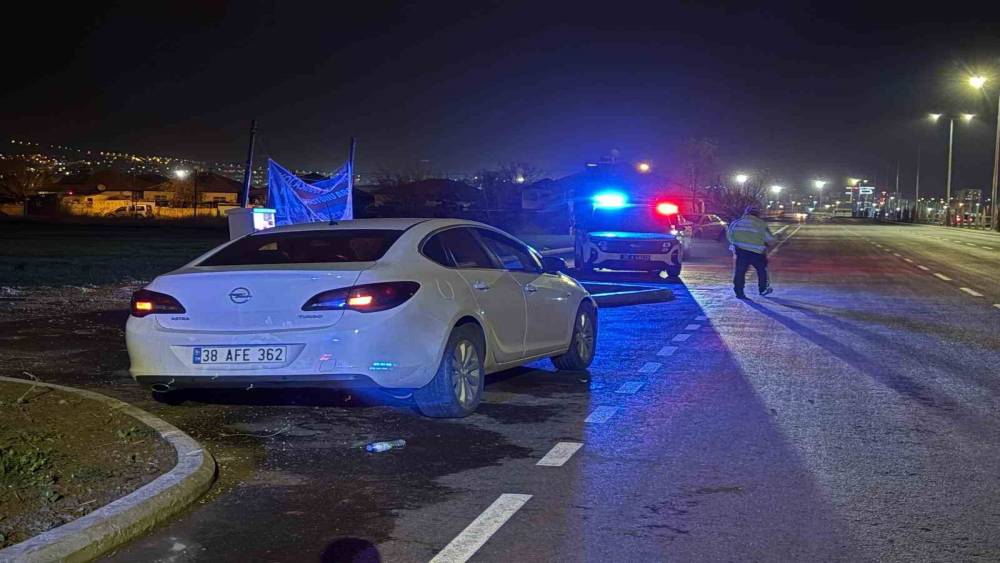 Polisten ka&ccedil;an alkoll&uuml; s&uuml;r&uuml;c&uuml; kaza yapınca yakayı ele verdi
