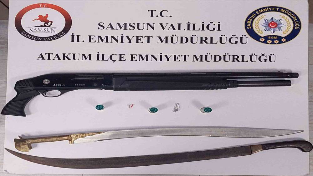 Atakum&rsquo;da ruhsatsız silah ve kılı&ccedil; ele ge&ccedil;irildi
