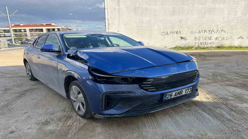 Eskişehir&rsquo;de trafik kazasında 2 &ccedil;ocuk yaralandı
