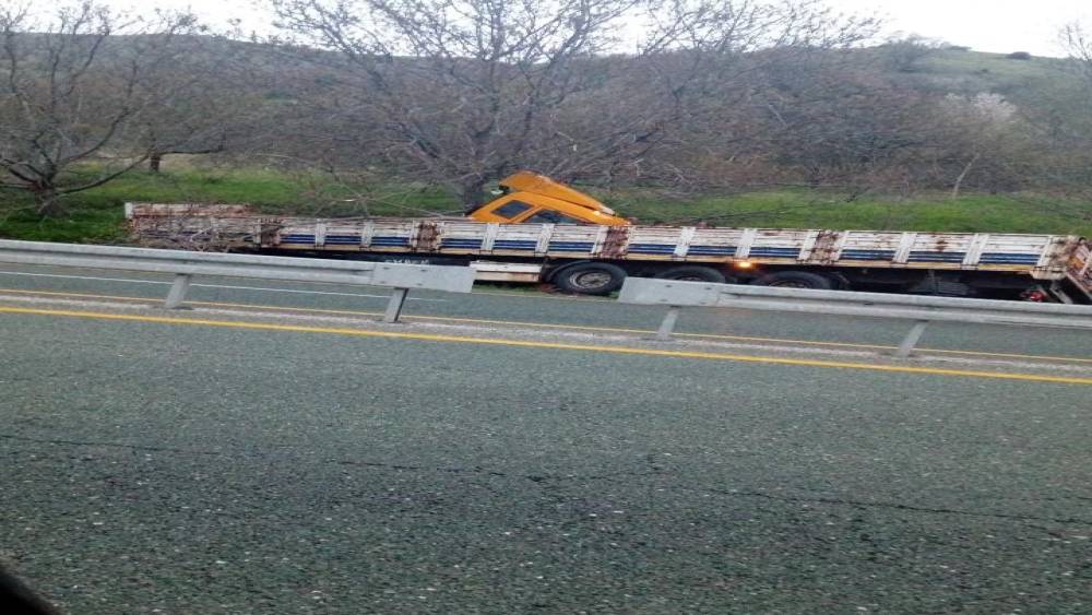 Elazığ&rsquo;da tır yoldan &ccedil;ıktı: 1 yaralı

