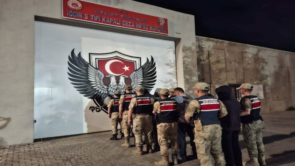 Iğdır&rsquo;da 11 d&uuml;zensiz g&ouml;&ccedil;men ve 5 organizat&ouml;r yakalandı
