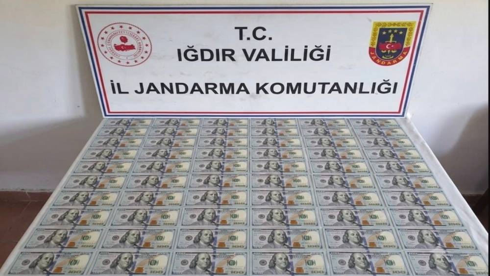 Iğdır&rsquo;da 10 bin dolar değerinde sahte banknot ele ge&ccedil;irildi
