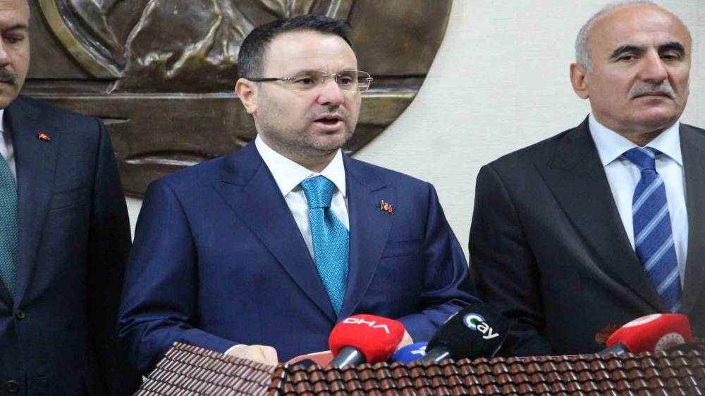 Adalet Bakanı G&uuml;rlek: "Hukuk sistemimiz &uuml;zerinde vesayetin kurulmasına m&uuml;saade etmeyeceğiz"
