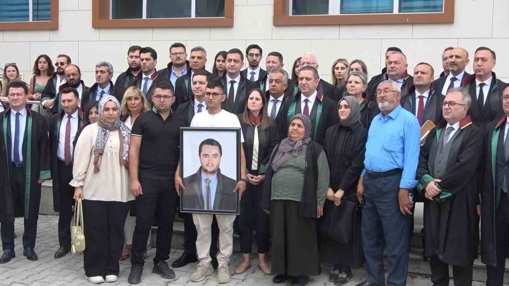 Kendisini icraya veren SGK avukatını &ouml;ld&uuml;ren sanığa ağırlaştırılmış m&uuml;ebbet
