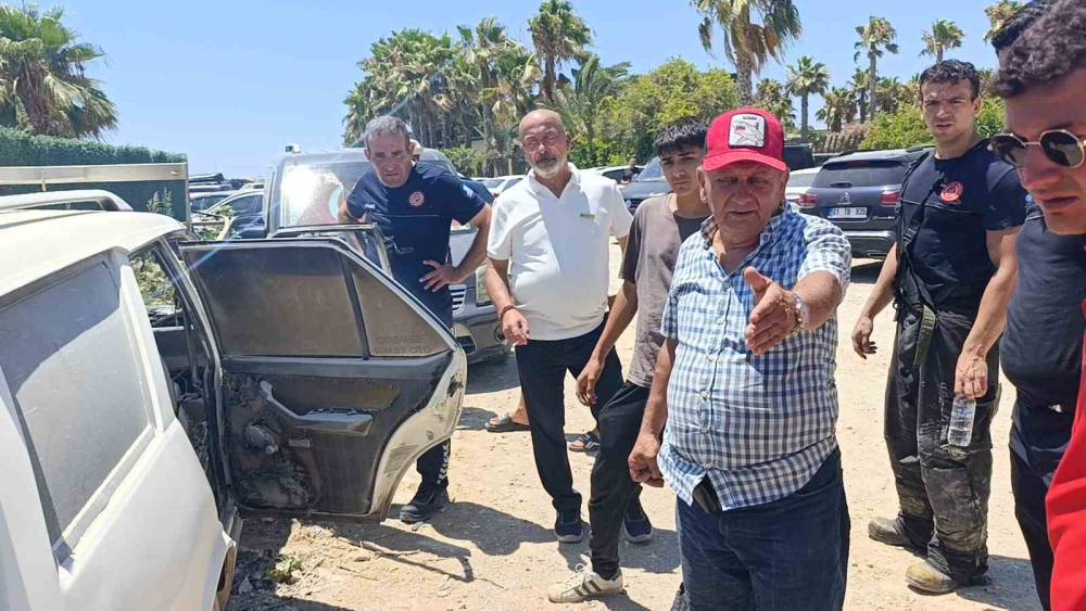 Otele &ouml;l&ccedil;&uuml; almaya gitti, geri d&ouml;nd&uuml;ğ&uuml;nde aracını yanmış halde buldu
