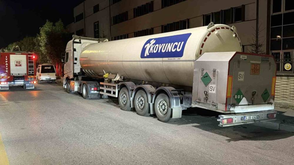 Bolu&rsquo;da tankerden azot gazı sızıntısı korkuttu
