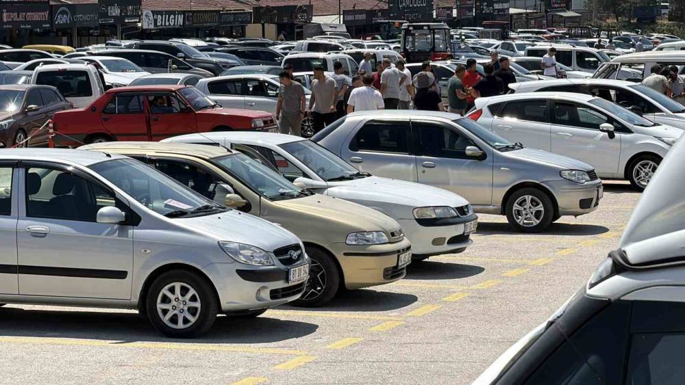 Bolu Oto Pazarı&rsquo;nda ara&ccedil; &ccedil;ok, satış yok
