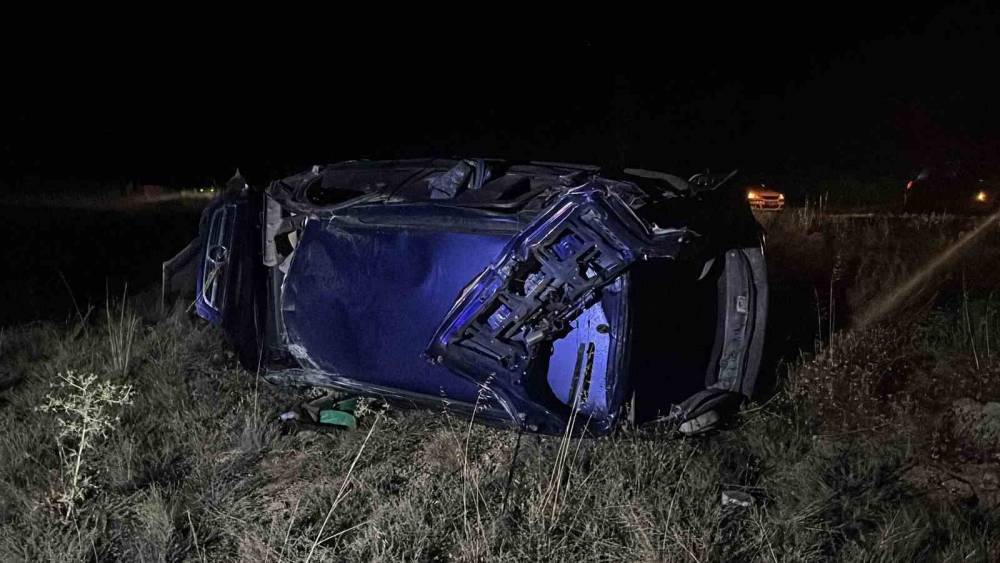 Niğde&rsquo;de iki otomobil kafa kafaya &ccedil;arpıştı: 1&rsquo;i ağır, 7 yaralı
