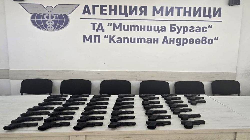 Sınır kapısında incir y&uuml;kl&uuml; tırda 45 adet silah ele ge&ccedil;irildi
