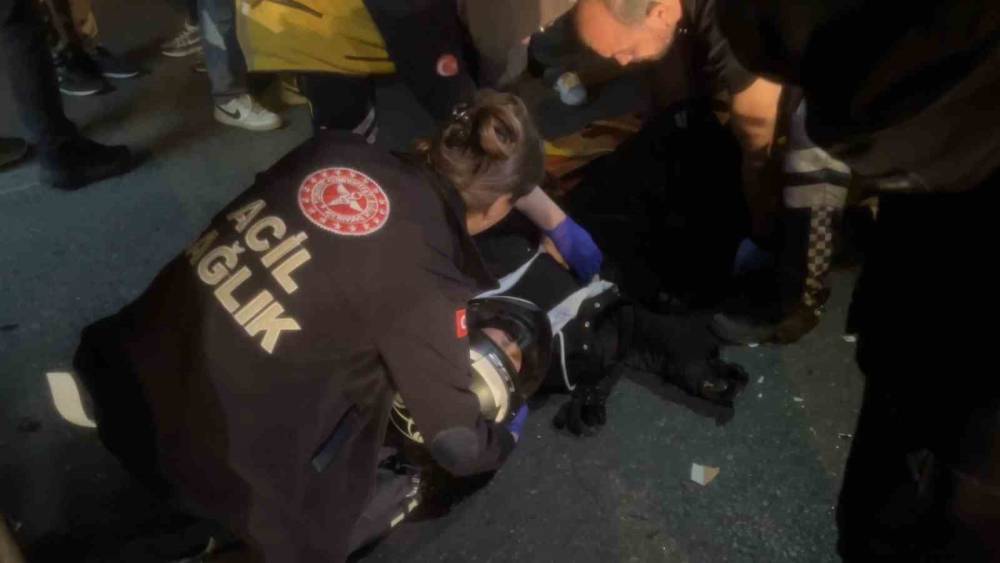 Bursa&rsquo;da kavşakta motosiklet kazası: 18 yaşındaki aday s&uuml;r&uuml;c&uuml; ağır yaralandı
