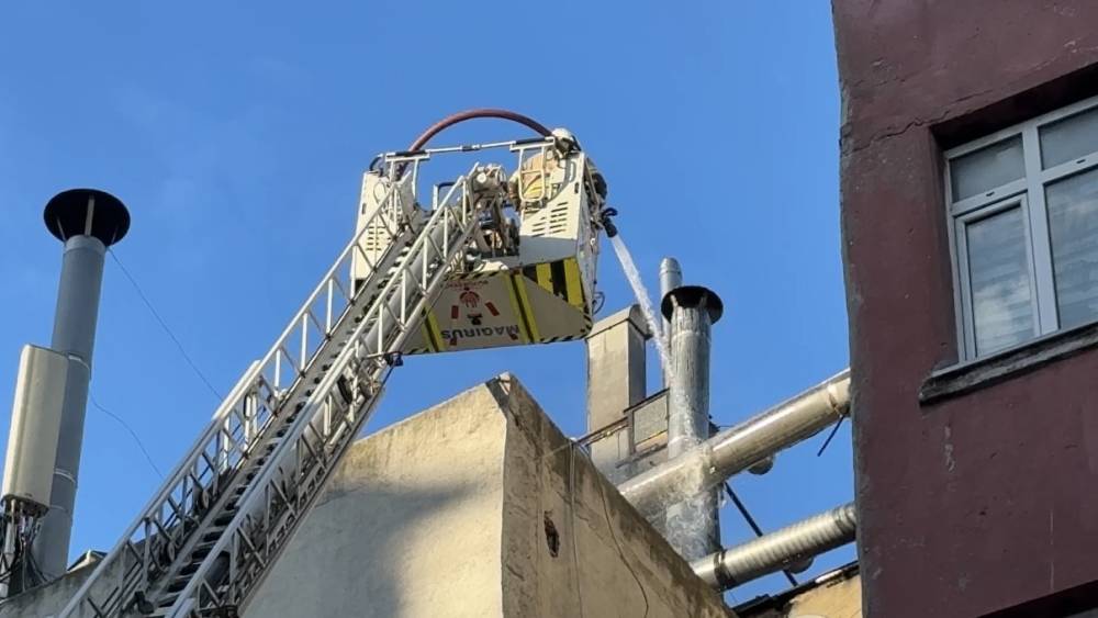 Beyoğlu&rsquo;nda 6 katlı restoranda yangın
