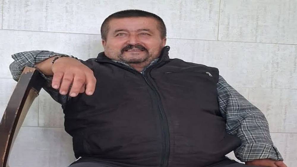 İzmir&rsquo;de feci kaza: Yol kenarında bekleyen motosiklet s&uuml;r&uuml;c&uuml;s&uuml; canından oldu
