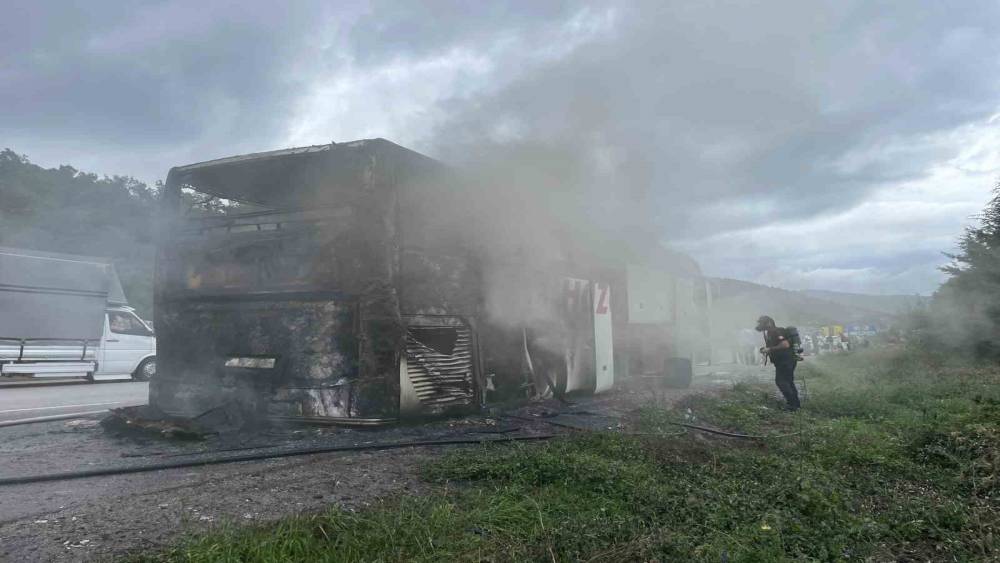 Samsun&rsquo;da otob&uuml;s yangını: Yolcular tahliye edildi
