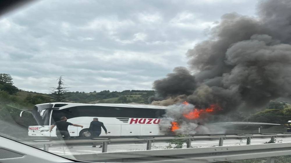 Samsun&rsquo;da otob&uuml;s yangını: Yolcular &ouml;l&uuml;mden d&ouml;nd&uuml;
