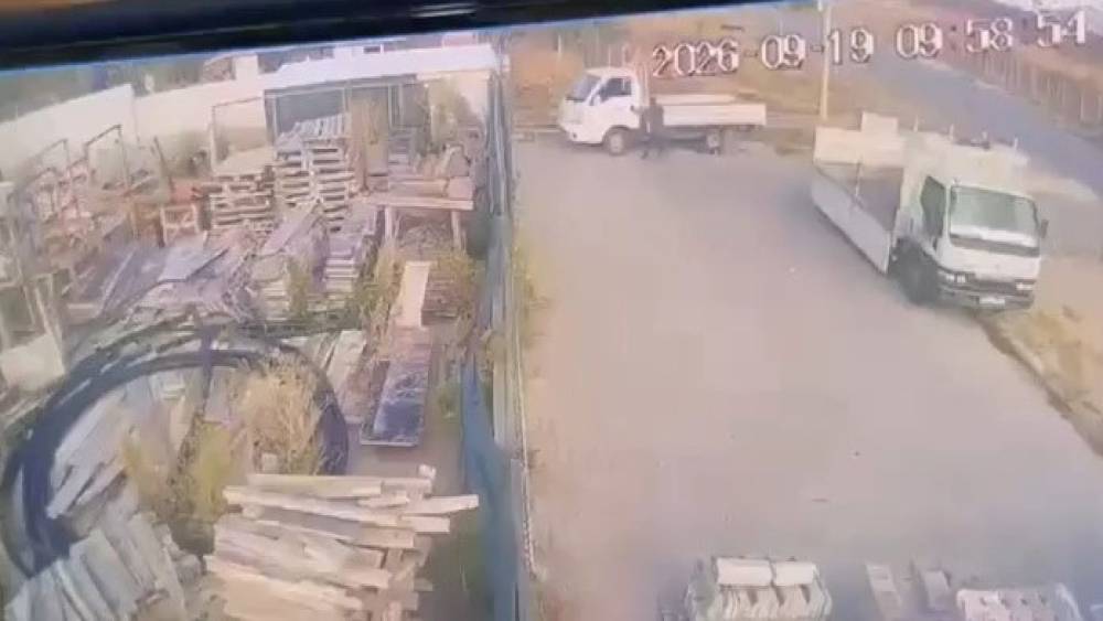 El frenini &ccedil;ekmediği kamyonetin altında kalan s&uuml;r&uuml;c&uuml; hayatını kaybetti
