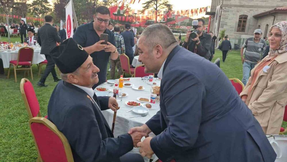 İ&ccedil;işleri Bakan Yardımcısı Turan: "Gazimiz kendisi i&ccedil;in değil t&uuml;m milleti i&ccedil;in bedel &ouml;demiştir"
