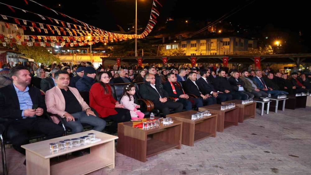 Saimbeyli’nin kurtuluşu Uğur Işılak konseri ile kutlandı
