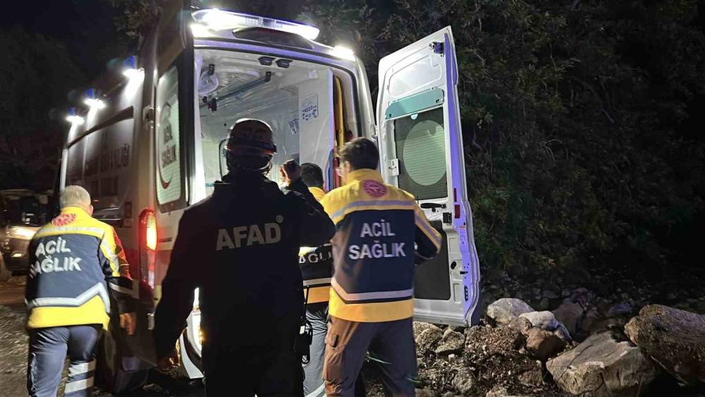Isparta&rsquo;da Yazılı Kanyon&rsquo;da mahsur kalan 3 İHH g&ouml;n&uuml;ll&uuml;s&uuml; kurtarıldı
