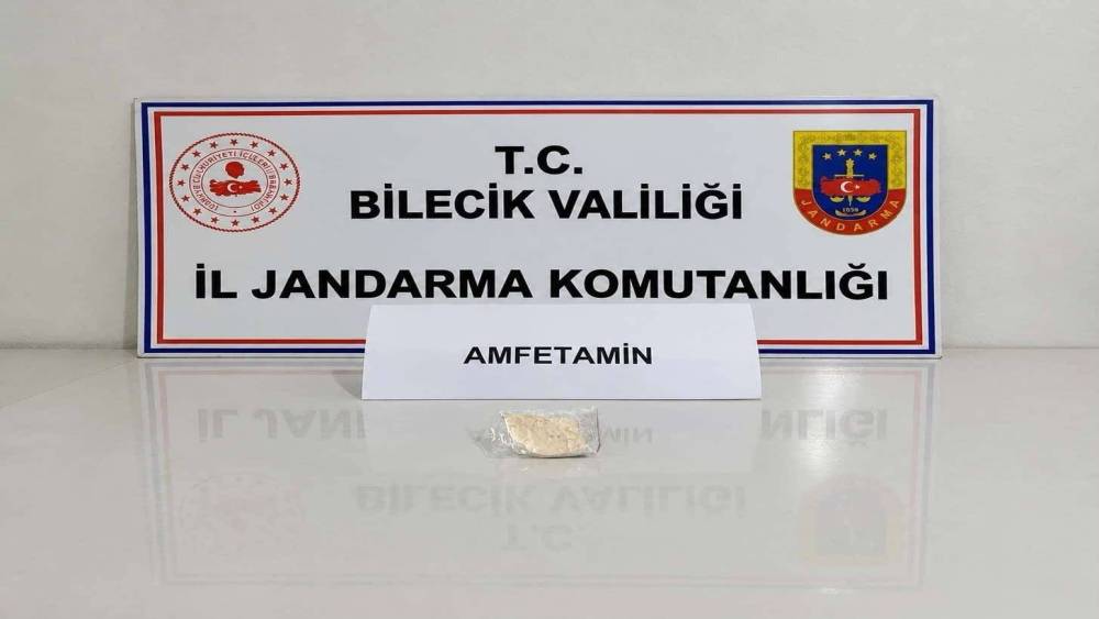 Bilecik&rsquo;te ş&uuml;phe &uuml;zerine durdurulan ara&ccedil;tan uyuşturucu &ccedil;ıktı
