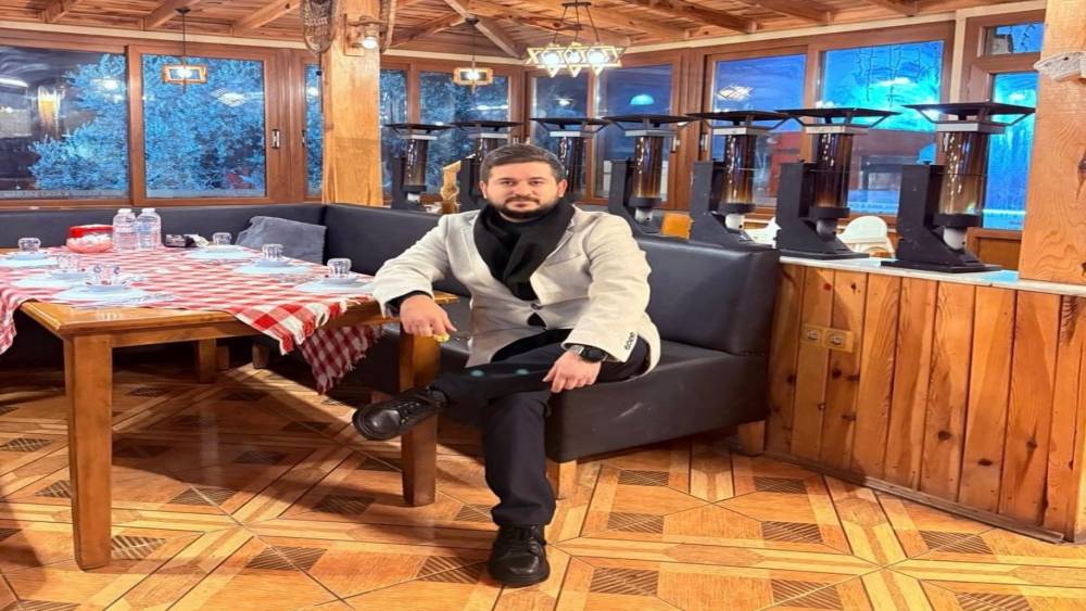 İzmir&rsquo;de restoranda kanlı kavga: Sahibi &ouml;ld&uuml;, m&uuml;şteri ağır yaralı

