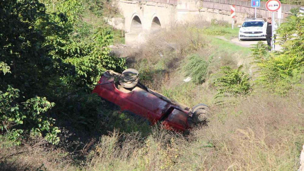Amasya&rsquo;da minib&uuml;s dereye u&ccedil;tu: 9 yaralı
