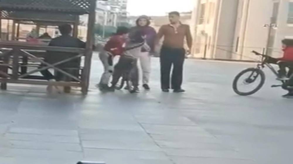 Akran şiddetine ağabey ve abla da dahil oldu: Kardeşinin tartıştığı &ccedil;ocuğu birlikte darp ettiler
