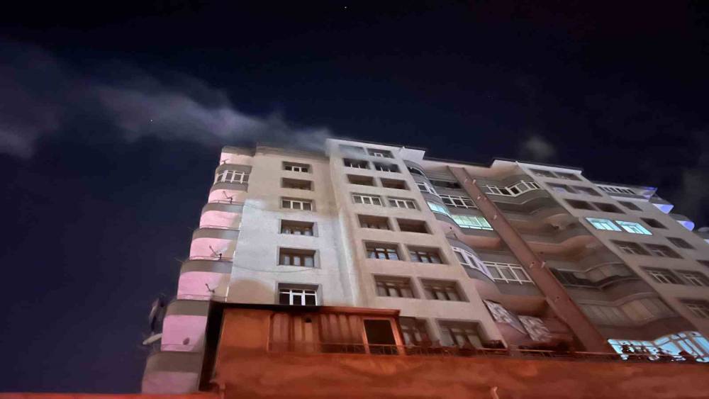 Niğde&rsquo;de 9. katta yangın paniği: 5 kişi dumandan etkilendi

