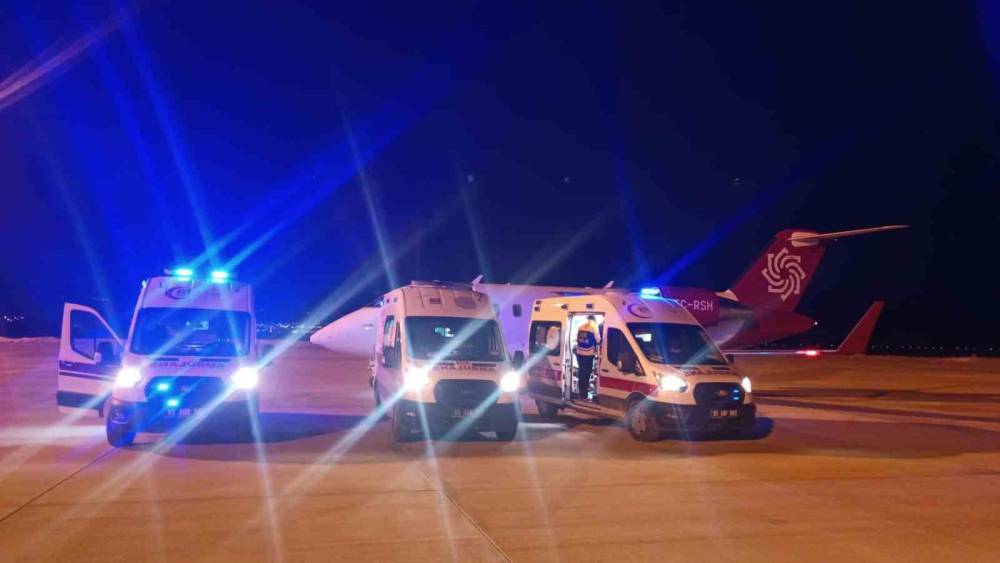 Van&rsquo;dan İstanbul&rsquo;a u&ccedil;ak ambulansla hasta sevki
