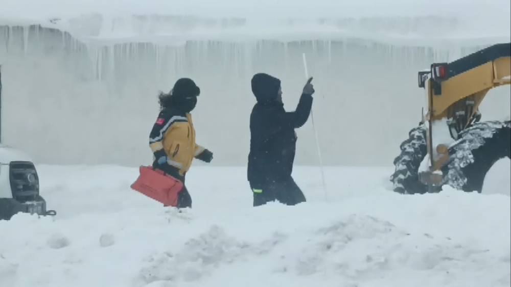 Kars&rsquo;ta kar esaretine &lsquo;&ouml;zel&rsquo; m&uuml;dahale: Ekipler bazı b&ouml;lgelerde vakalara yaya ulaşıyor
