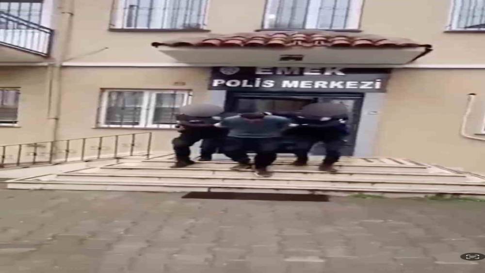 Bursa&rsquo;da ruhsatsız silah ve m&uuml;himmat operasyonu
