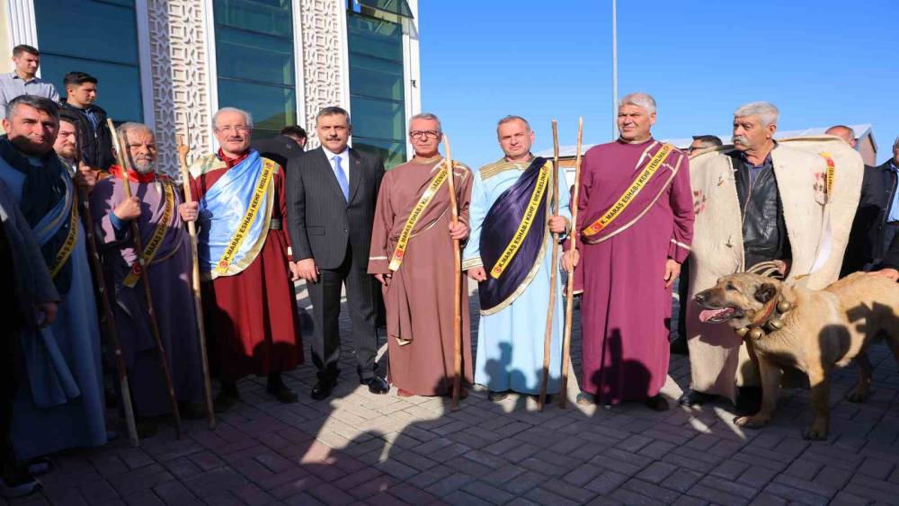 Bakan &Ccedil;ift&ccedil;i, Kahramanmaraş&rsquo;ta esnafla bir araya geldi
