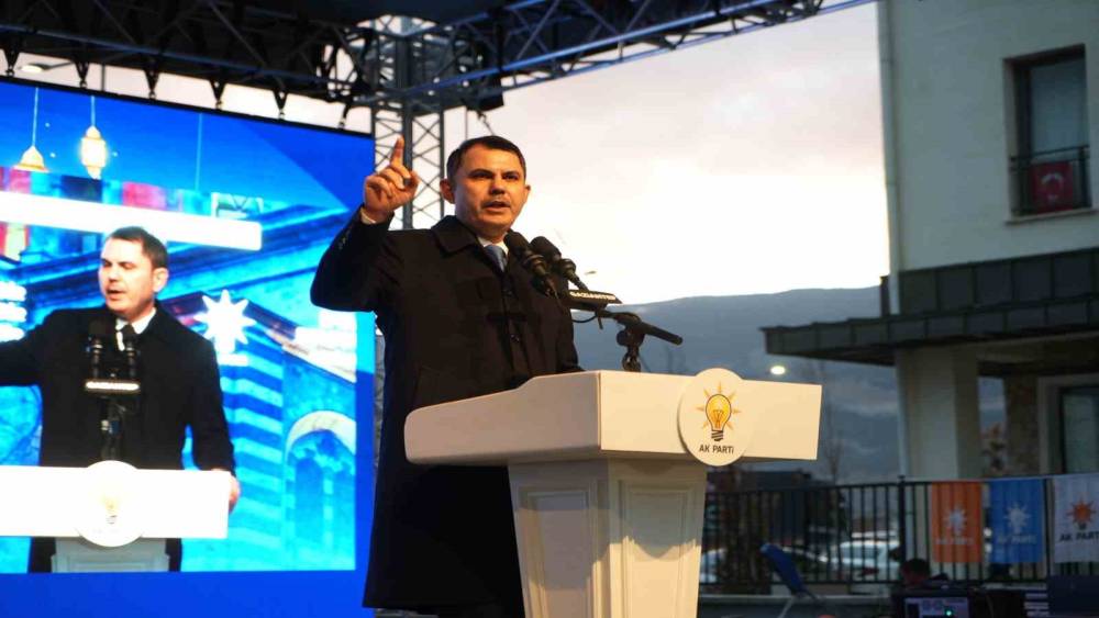 Bakan Kurum: "Depremden bu yana felaket &uuml;zerinden siyaset kurdular, depremzede kardeşlerimizin yuvasına kavuşması işlerine gelmiyor"
