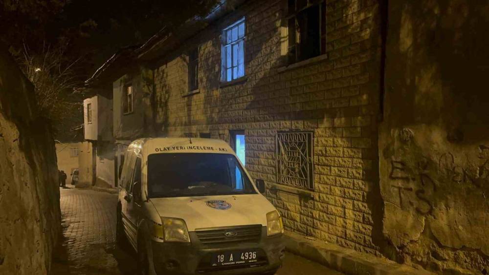 &Ccedil;ankırı&rsquo;da 2 katlı ahşap evde yangın: 2 &ouml;l&uuml;
