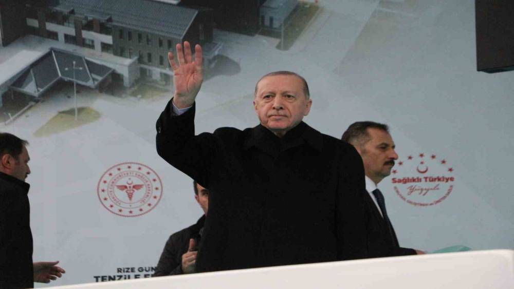 Cumhurbaşkanı Erdoğan: "Etrafımızda f&uuml;zeler u&ccedil;uşuyor ama ana muhalefetin umurunda bile değil"
