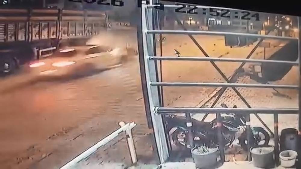 Elazığ&rsquo;da 4 kişinin yaralandığı kazanın g&ouml;r&uuml;nt&uuml;s&uuml; ortaya &ccedil;ıktı
