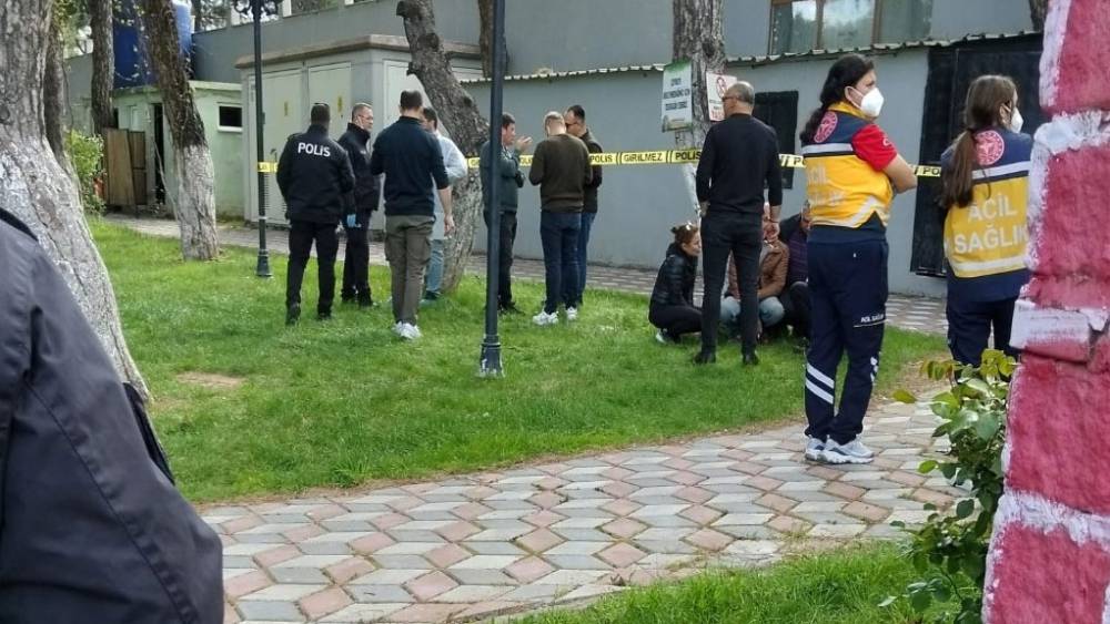 D&uuml;ğ&uuml;n salonun depo kısmında ceset bulundu
