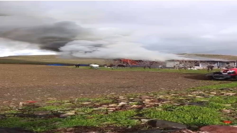 Kars&rsquo;ta alevlere teslim olan ev kullanılamaz hale geldi
