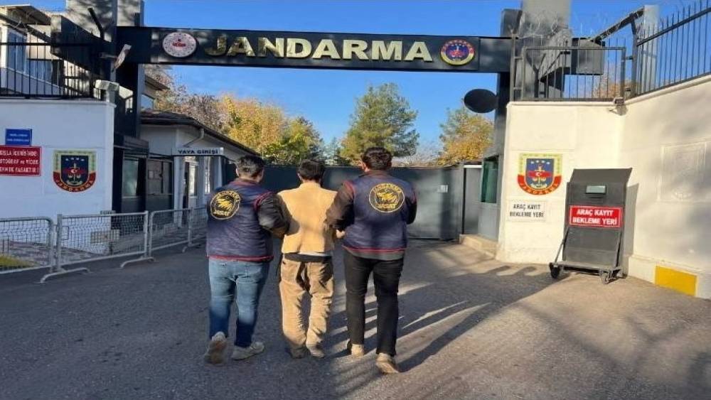 Diyarbakır&rsquo;da hapis cezası bulunan 140 ş&uuml;pheli adliyeye sevk edildi
