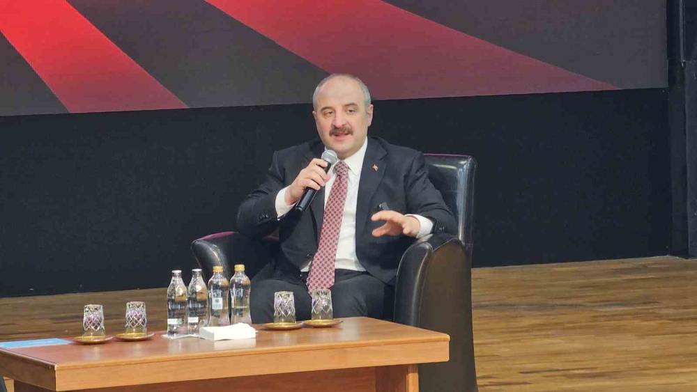 Varank: "T&uuml;rkiye Y&uuml;zyılı&rsquo;nı mazlum milletler i&ccedil;in de inşa etmek mecburiyetindeyiz"

