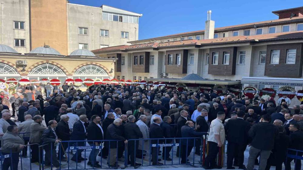 K&uuml;&ccedil;&uuml;k&ccedil;ekmece Belediye Başkanı &Ccedil;ebi&rsquo;nin kardeşi &Ouml;mer &Ccedil;ebi son yolculuğuna uğurlandı
