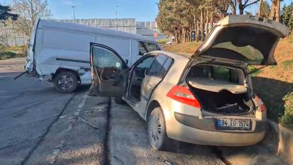 Silivri&rsquo;de kontrolden &ccedil;ıkan kep&ccedil;e ara&ccedil;ları bi&ccedil;ti
