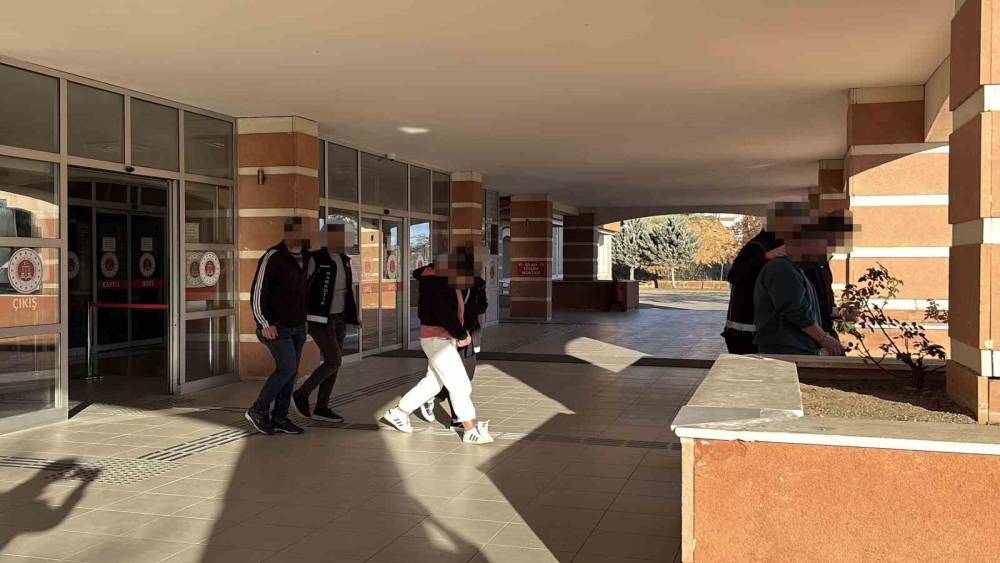 Kastamonu&rsquo;da uyuşturucu operasyonlarında g&ouml;zaltına alınan 3 ş&uuml;pheli tutuklandı
