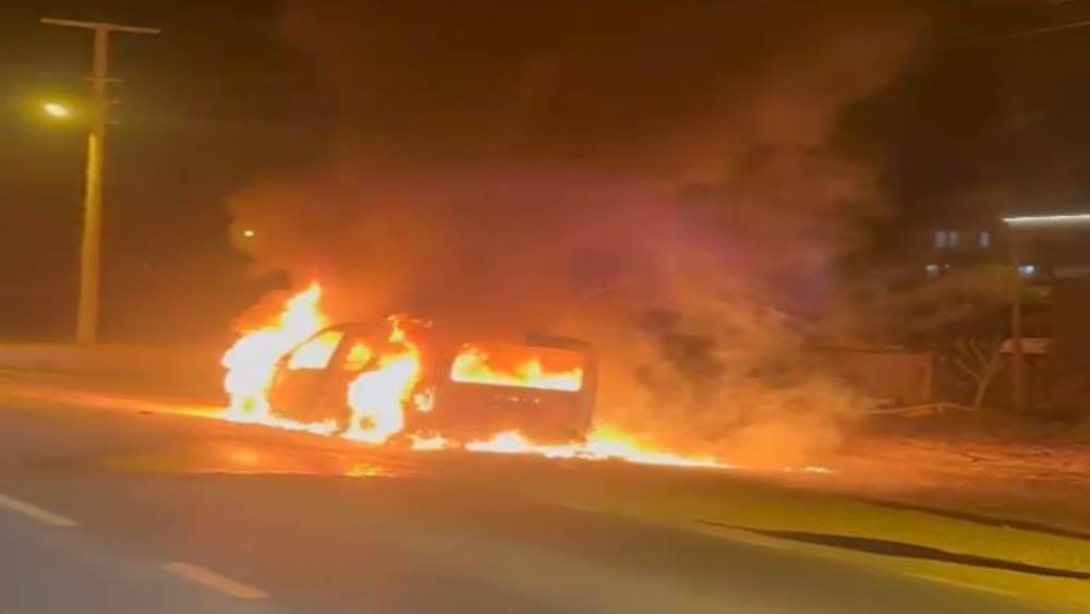 Tekirdağ&rsquo;da korkutan yangın: Seyir halindeki ara&ccedil; alev topuna d&ouml;nd&uuml;
